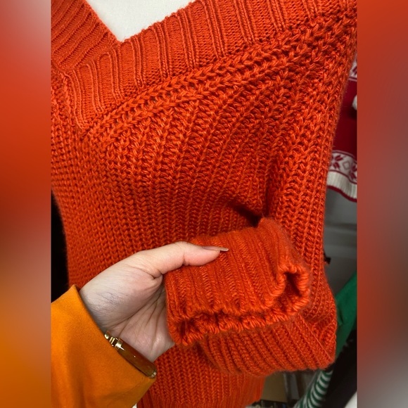 (NWT) Ana Red Sweater - Sz.M - Picture 2 of 6